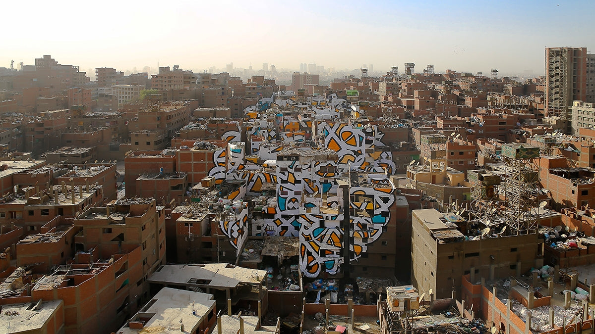 Perception d’eL Seed, anamorphose peinte sur les façades de Manshiyat Naser au Caire
