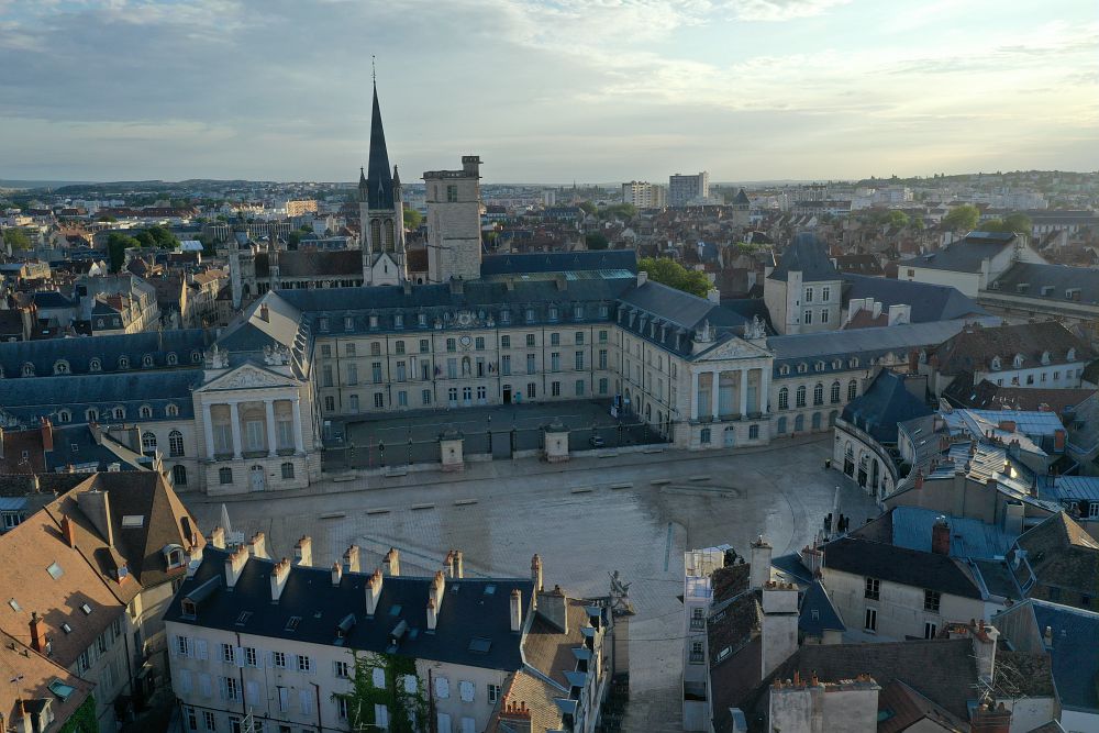 Galeries d’art à Dijon : guide des quartiers artistiques