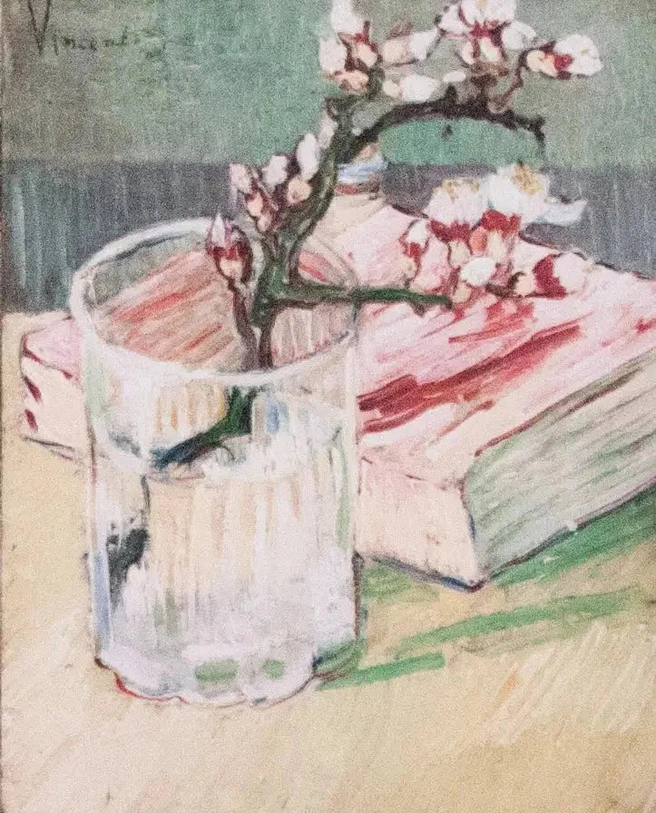 Branche d’amandier en fleurs dans un verre avec un livre, F393 — petite nature morte peinte par Vincent van Gogh