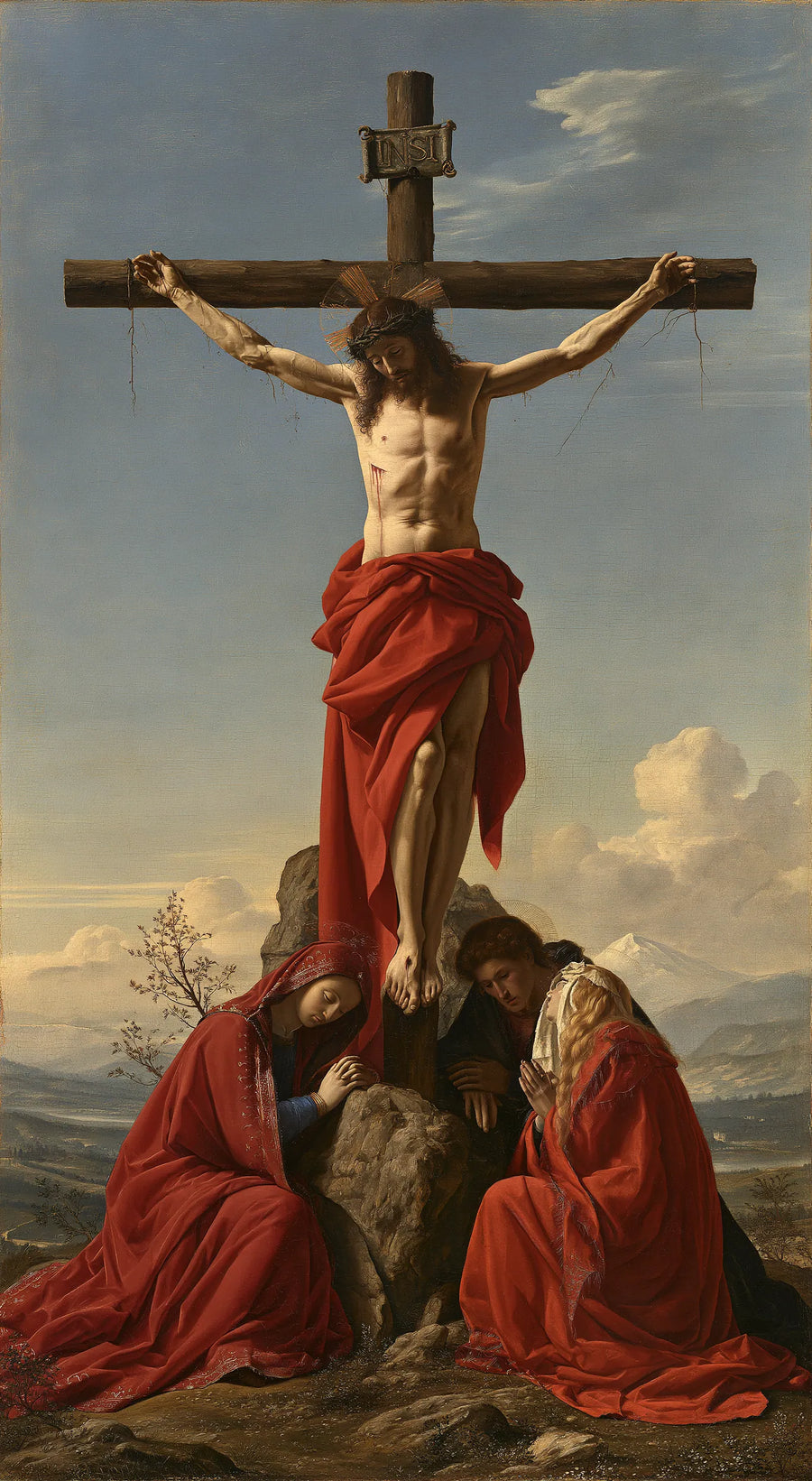 Crucifixion verticale classique avec drapé rouge et figures debout