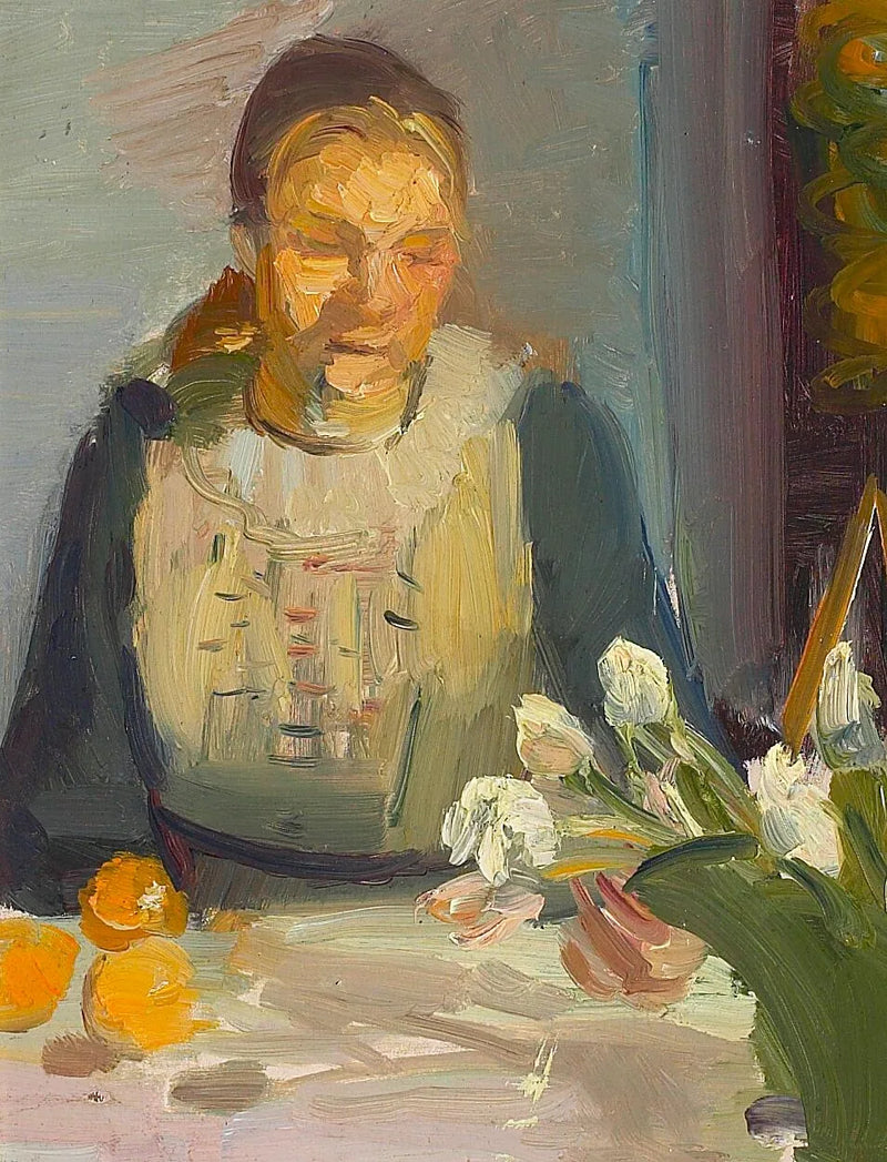 Porträt von Maren Brems, sitzend an einem sonnigen Tisch mit weißen und rosa Tulpen in einer grünen Vase. – Anna Ancher