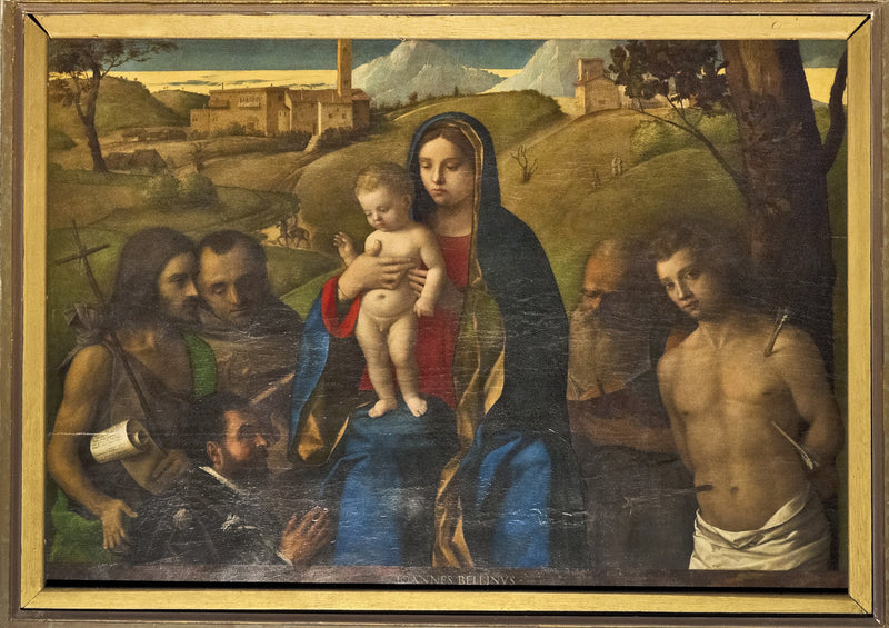 Jungfrau mit Kind und vier Heiligen (Johannes der Täufer, Franziskus, Hieronymus und Sebastian (von links nach rechts)) sowie der Stifter - Giovanni Bellini